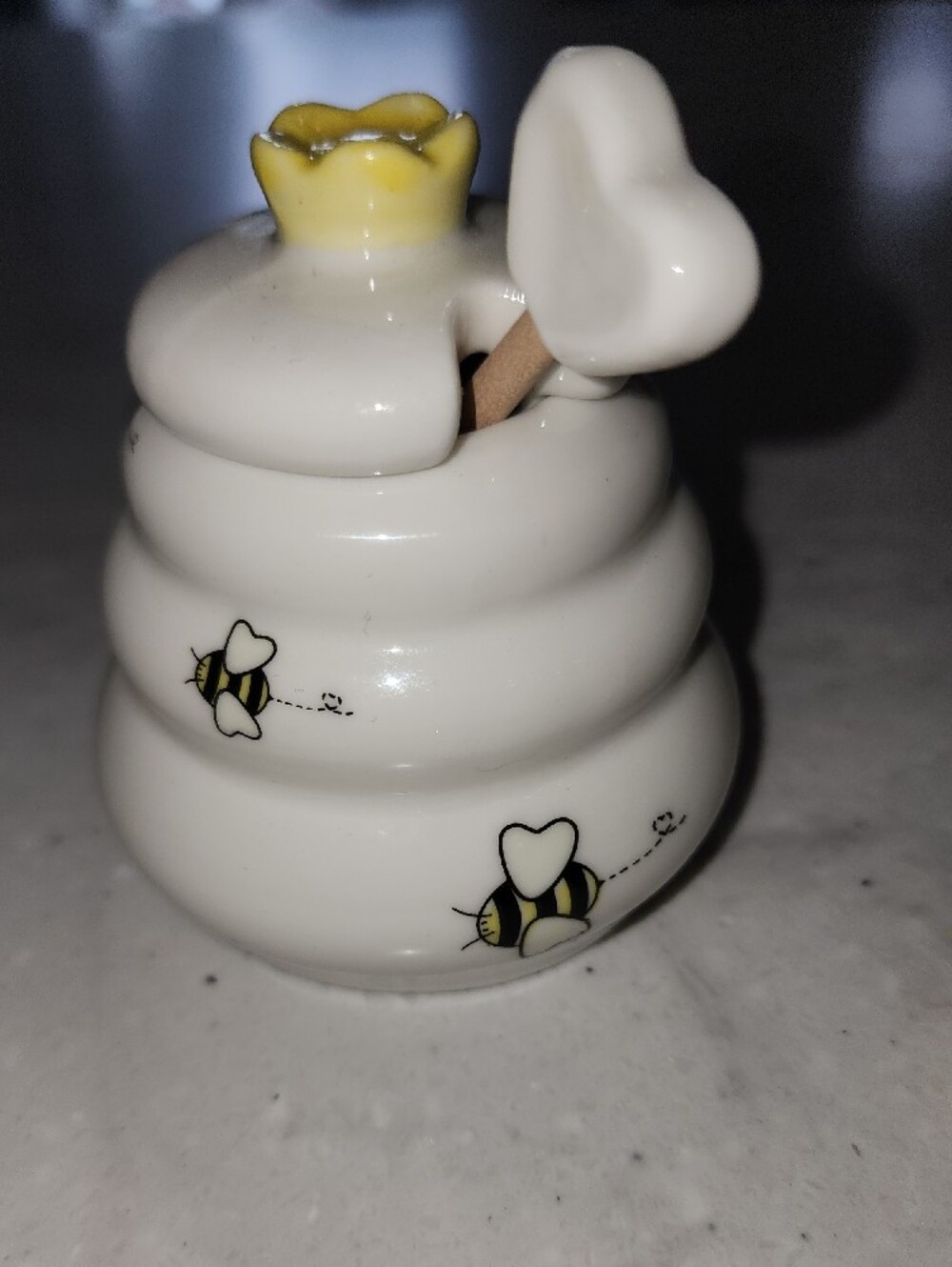 Ceramic Beehive Honey Pot with Heart Drizzle Spoon - White and Yellow